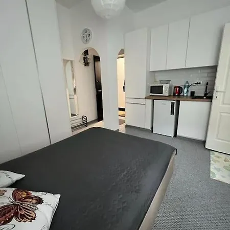 Center White In Бухарест