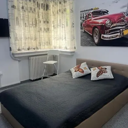 Апартаменти Center White In *